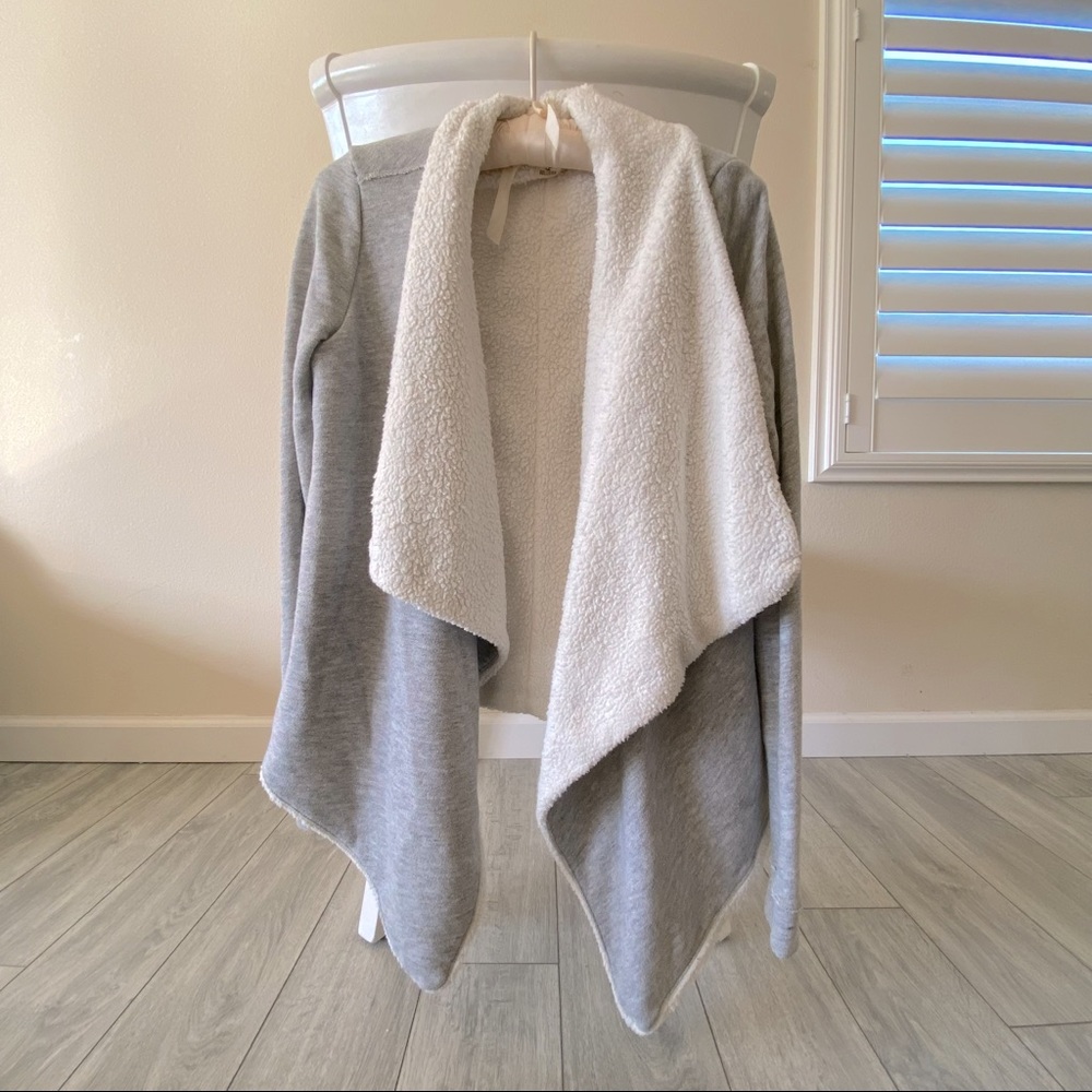 Hollister sherpa cardigan XS/S